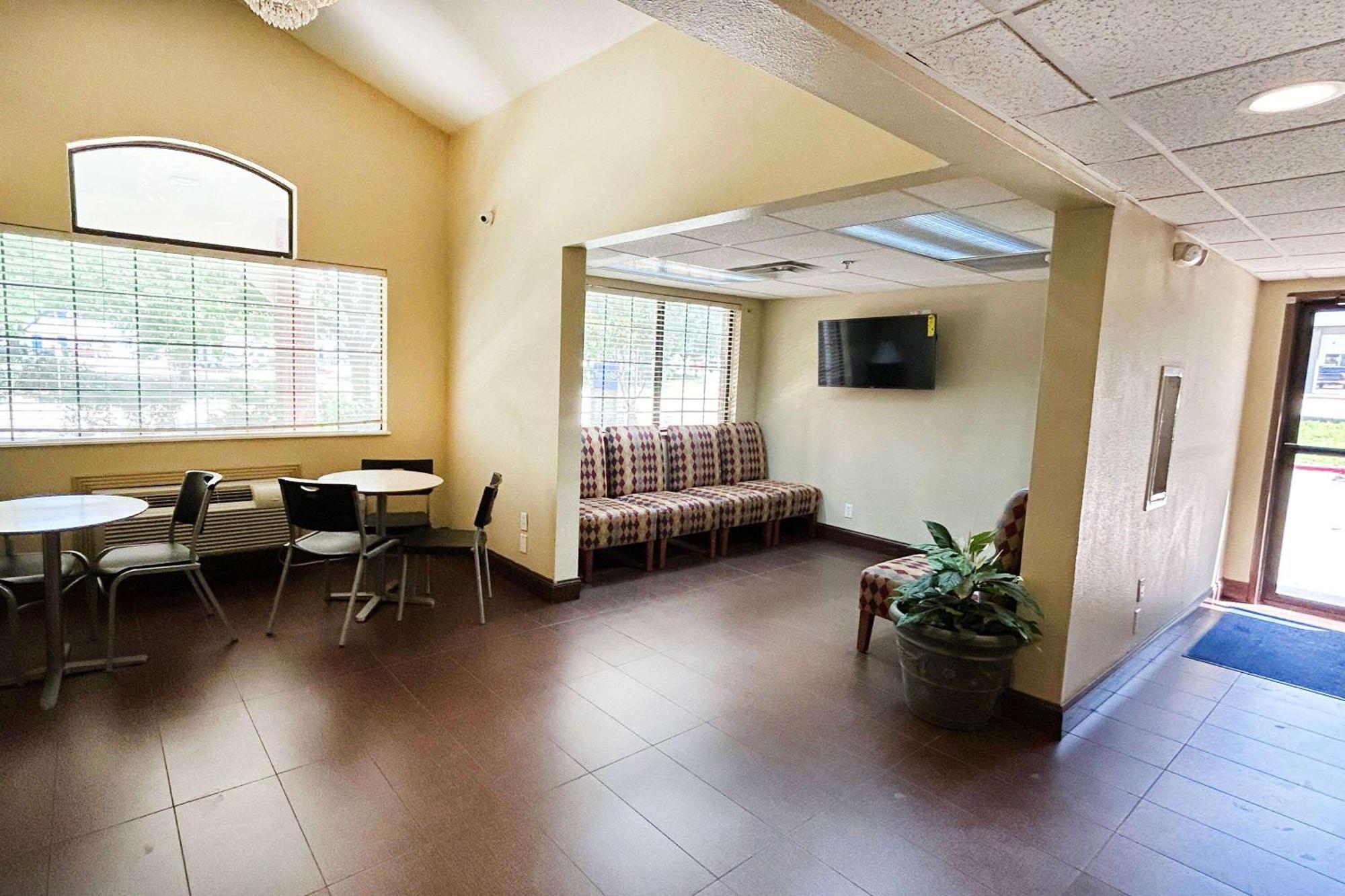 Travelodge By Wyndham Arlington/Dallas Area Экстерьер фото