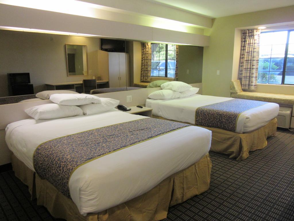 Travelodge By Wyndham Arlington/Dallas Area Экстерьер фото