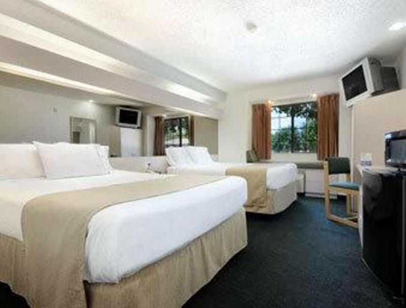 Travelodge By Wyndham Arlington/Dallas Area Экстерьер фото
